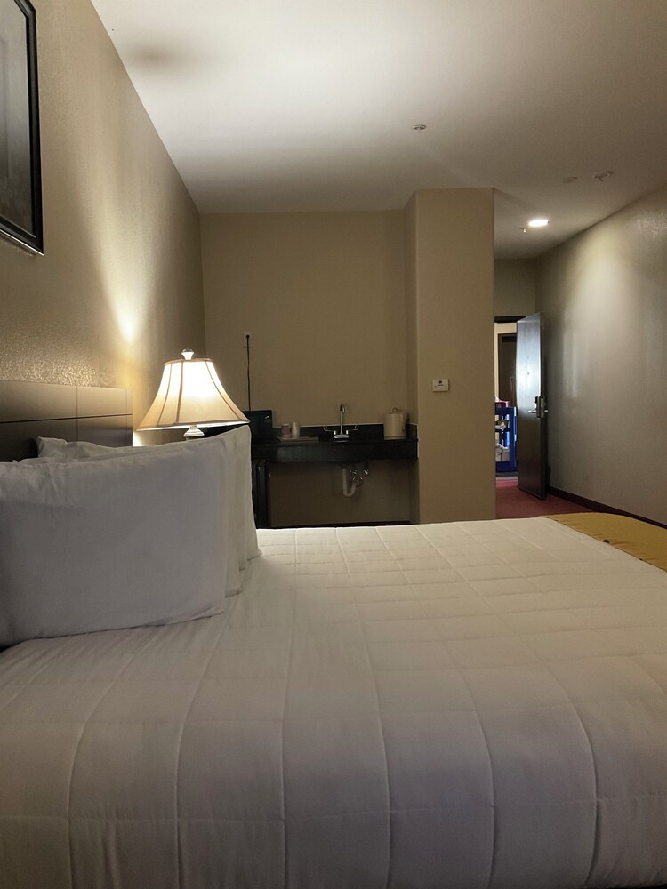Yorktown Inn And Suites - photo 37