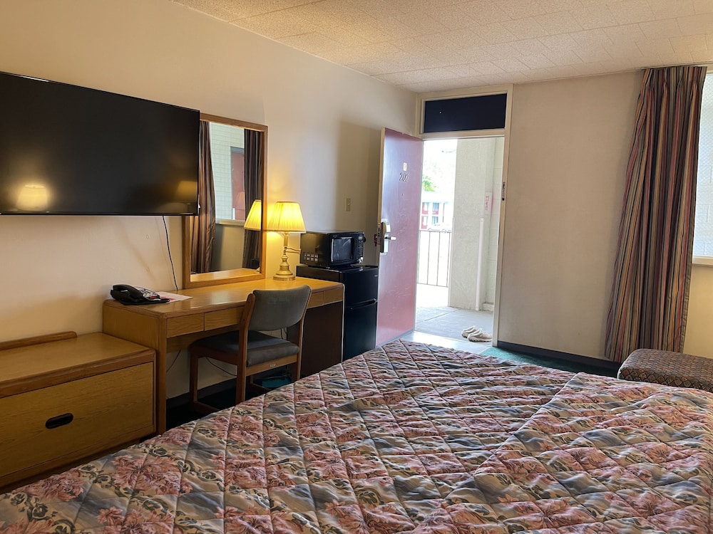 Econo Lodge Altoona I 99 - photo 13