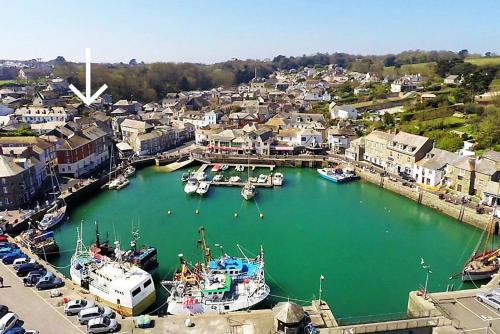 TOWN CENTRE apartment with parking — 4-Star Luxury Hotel in Padstow, United Kingdom