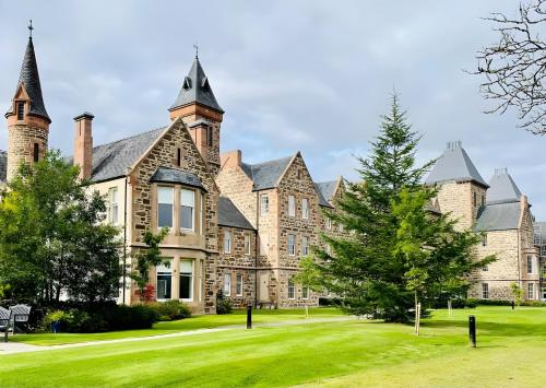 Great Glen Townhouse Inverness Entire 3 Story Townhouse — 4-Star Luxury Hotel in Inverness, United Kingdom