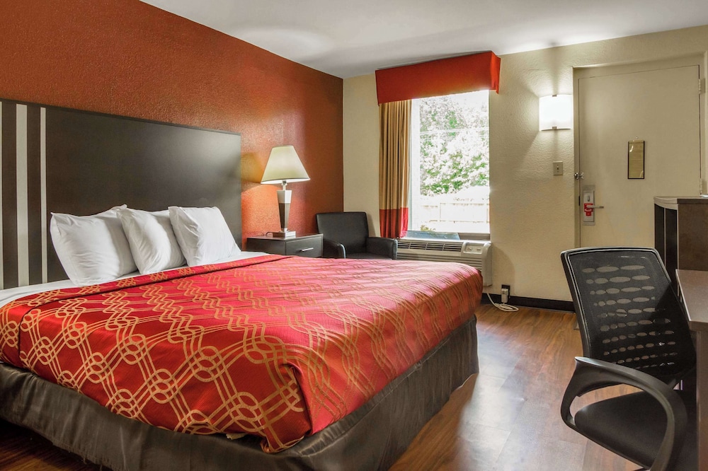 Econo Lodge Research Triangle Park - photo 6