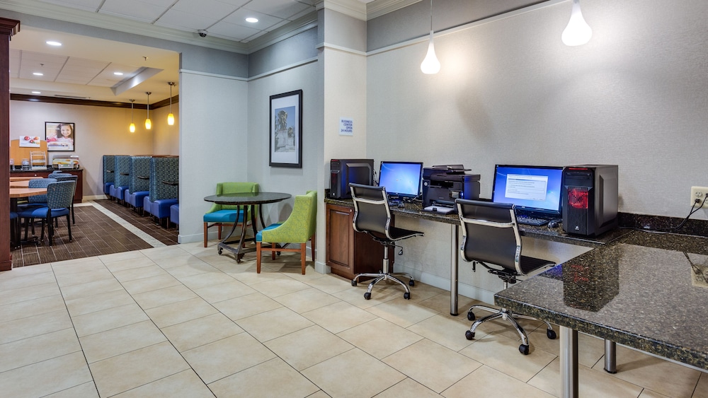Holiday Inn Express Washington DC SW Springfield - photo 17