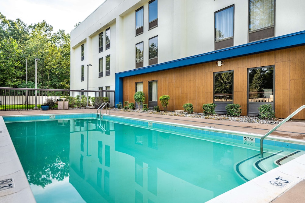 Hampton Inn Waldorf - photo 22