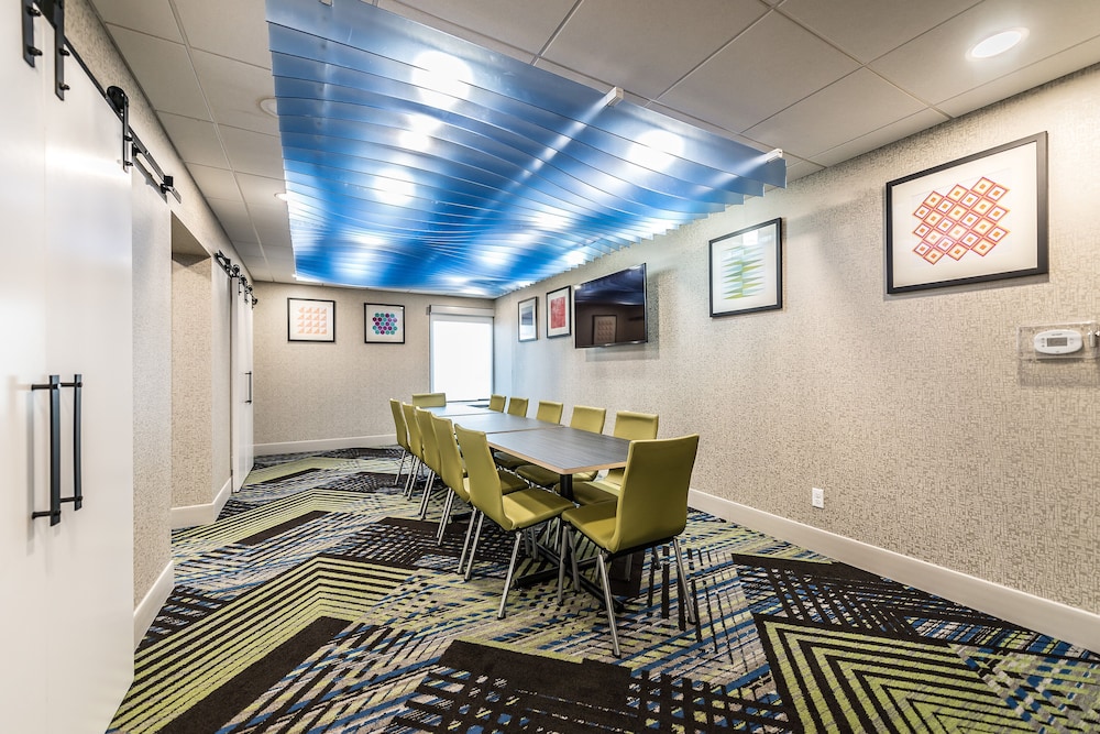 Holiday Inn Express Flint Campus Area by IHG - photo 34