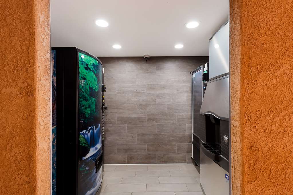 Best Western Inn & Suites Lemoore - photo 33