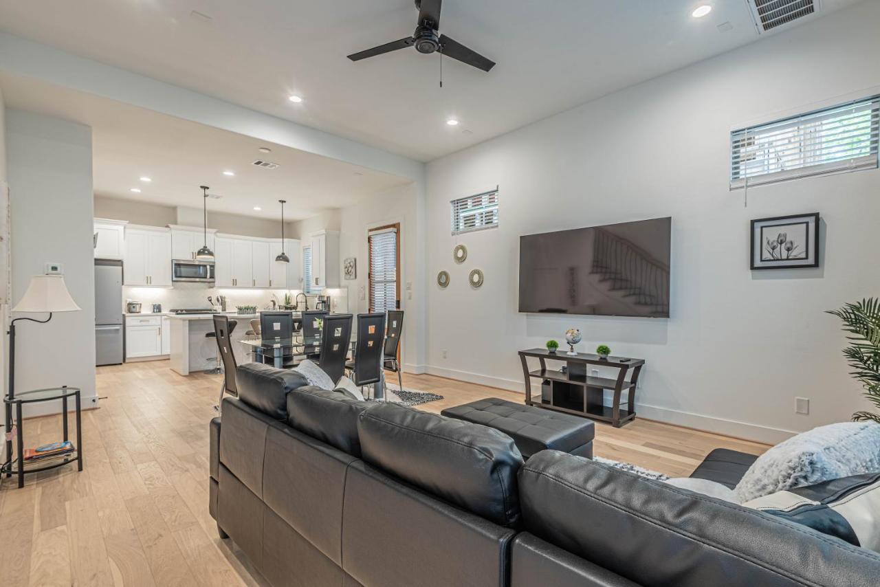 Luxury 3br Ks Bed Mins Away 4rm Dtown Med Ctr in Houston, United States