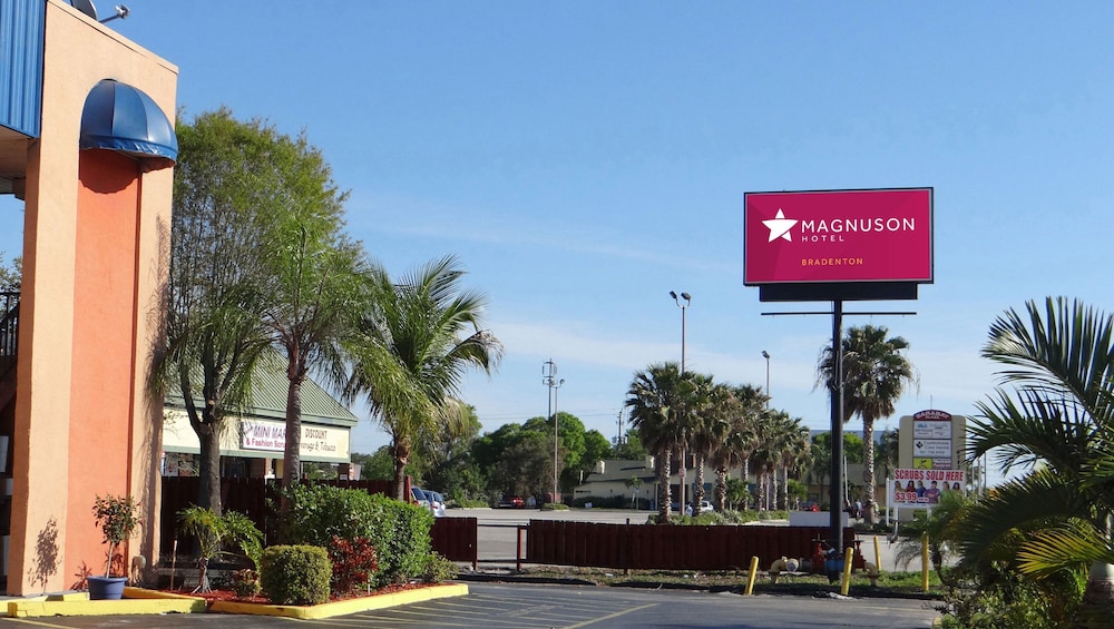 Magnuson Hotel Bradenton - photo 44