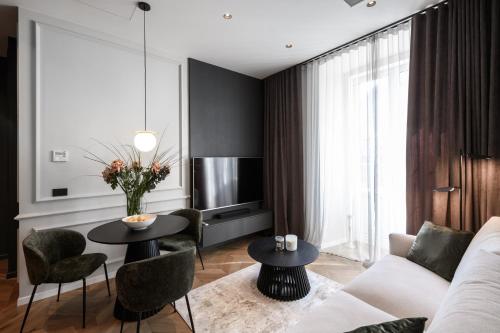Luxury Apartment Con Free Park — 4-Star Luxury Hotel in Trieste, Italy