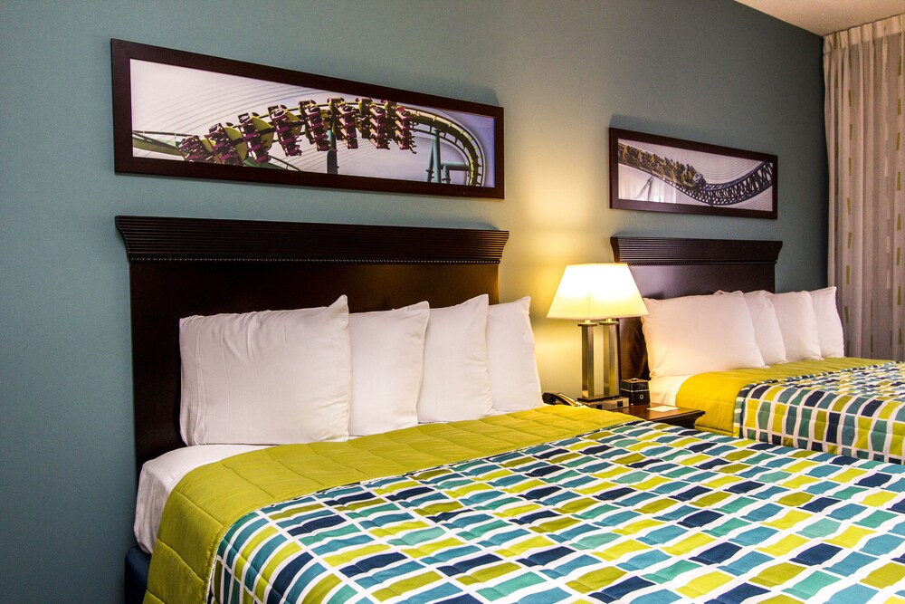 Cedar Point's Express Hotel - photo 8