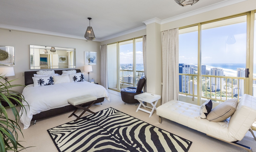 Gold Coast Amor'e Luxury Sub Penthouse — 4-Star Luxury Hotel in Main Beach, Australia