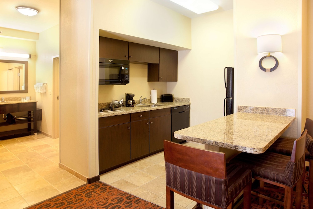 Hampton Inn & Suites El Paso Airport - photo 27