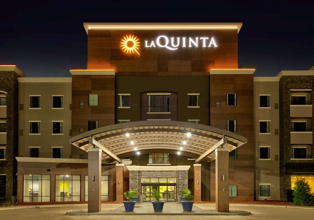 La Quinta Inn & Suites by Wyndham Lubbock Southwest - photo 2