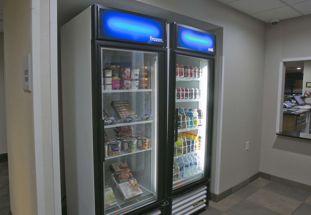Hampton Inn & Suites Wiggins - photo 40