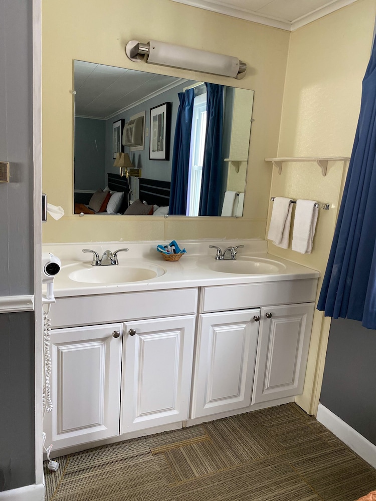 Travelodge by Wyndham Lincoln Near White Mountain - photo 18
