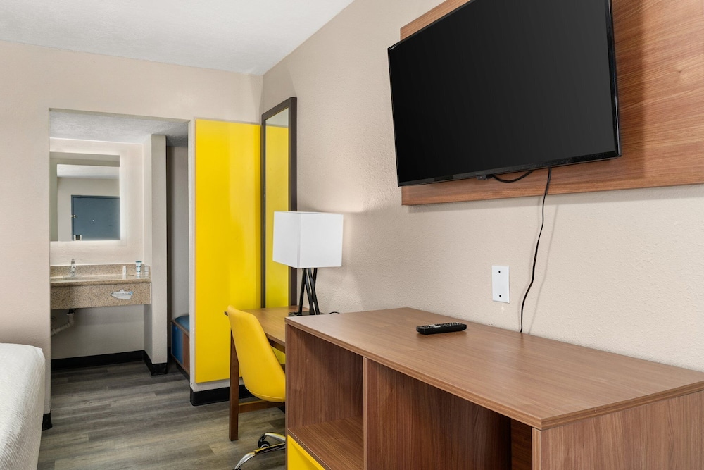 Extend A Suites Midtown Albuquerque - photo 18