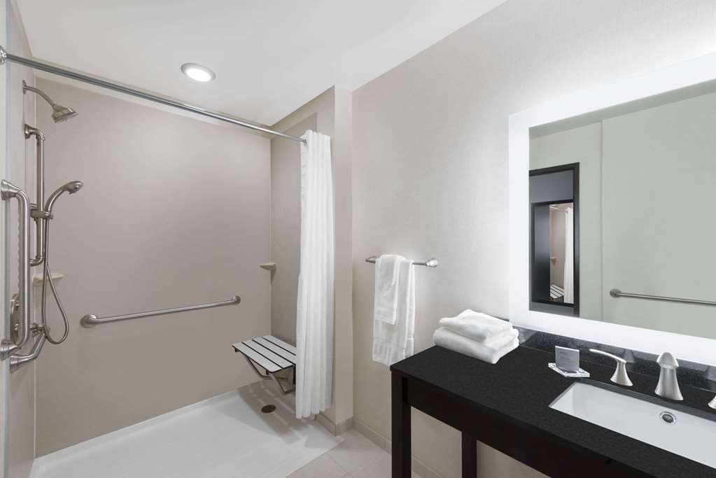 Wingate by Wyndham Loveland - photo 9