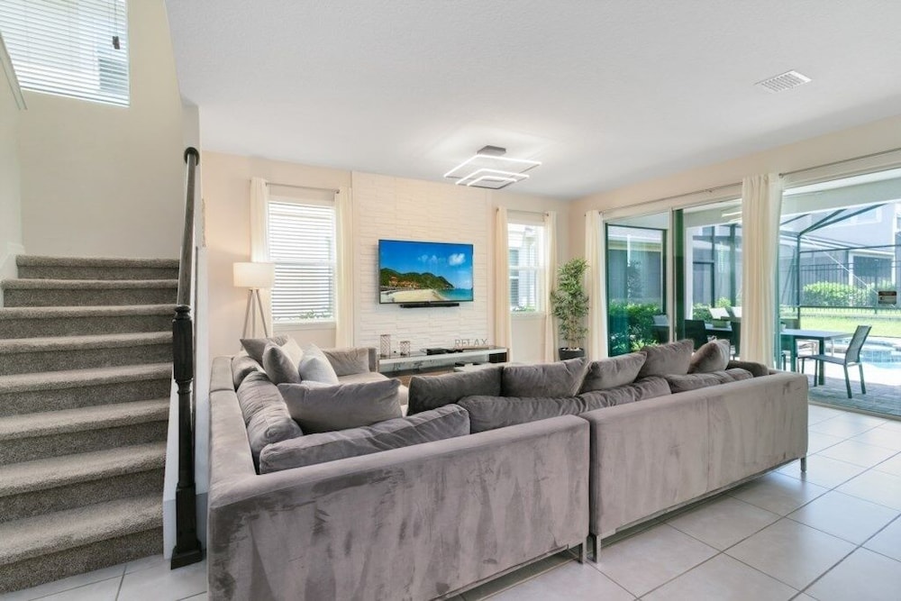 Incredible Resort 4 Bed Pool spa Home 4 Bedroom Villa by RedAwning - photo 12