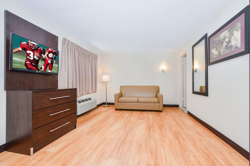 Red Roof Inn PLUS & Suites Guilford - photo 13