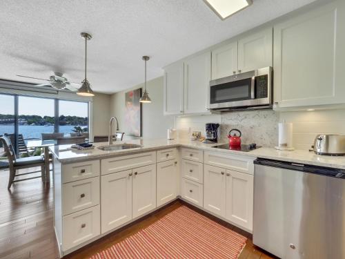 101 Edgewater Inn - photo 5