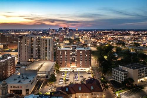 The Groovy Blue — 4-Star Luxury Hotel in Birmingham, United States