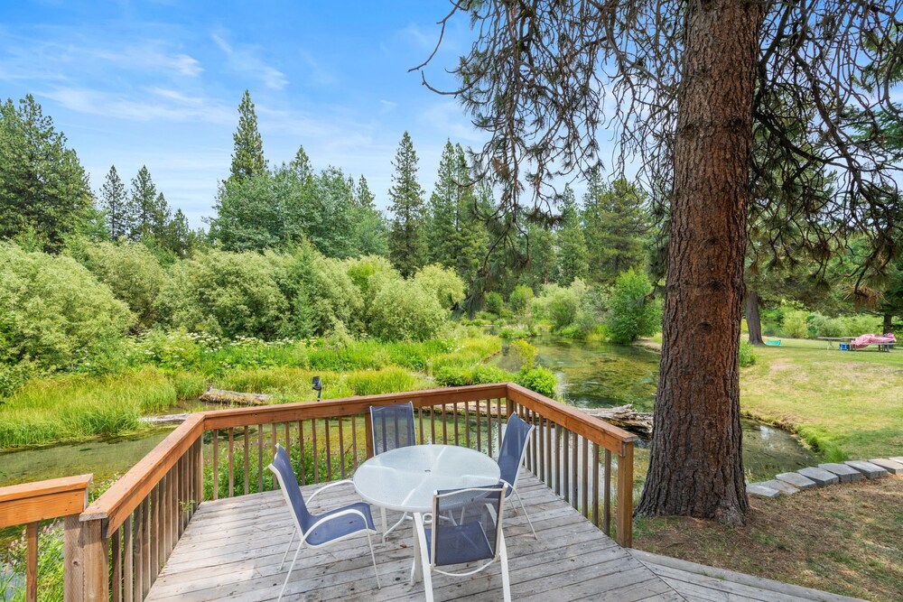 Crater Lake Resort - photo 2