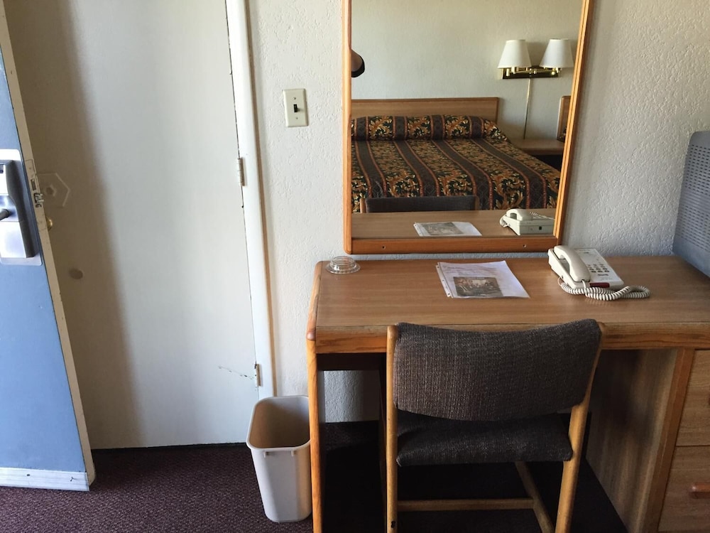 E Z 8 Motel Phoenix Airporter - photo 12