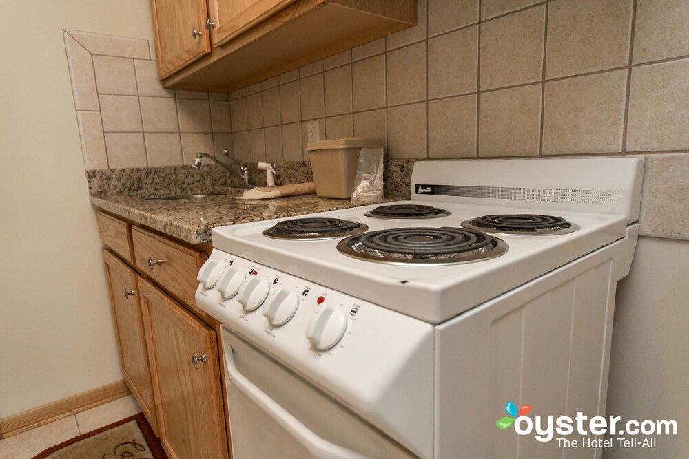 Lake Bluff Inn and Suites - photo 26