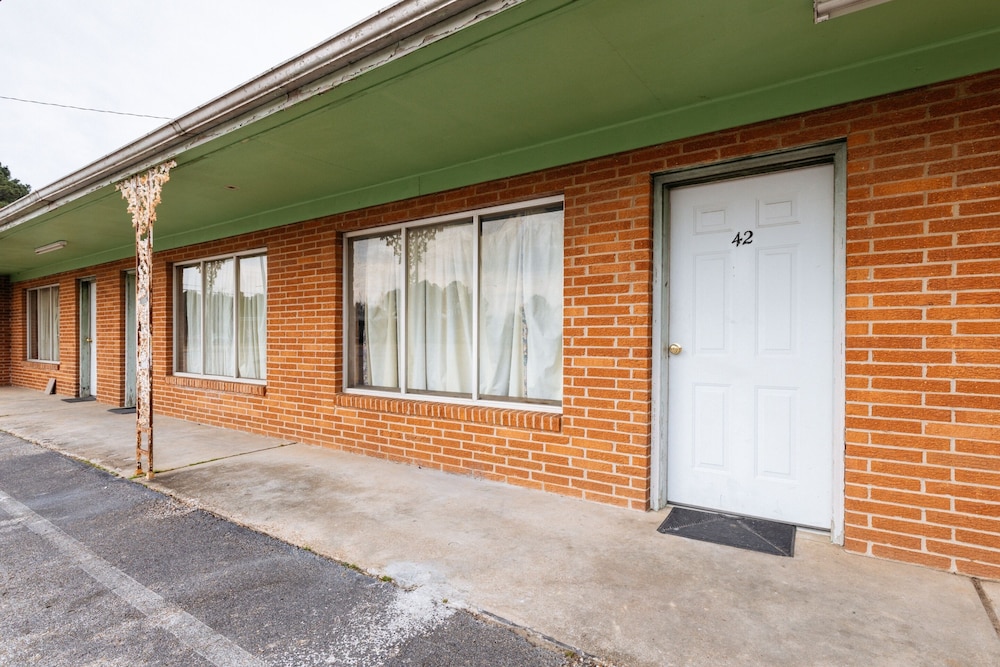 OYO Hotel Holly Springs MS - photo 22