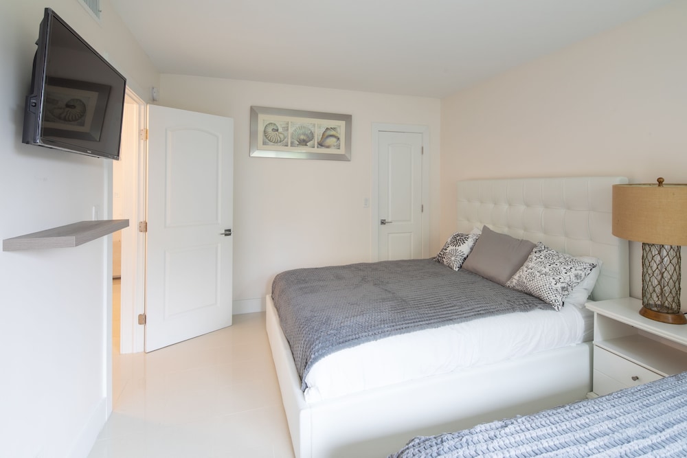 Pompano Suites by the Beach - photo 9