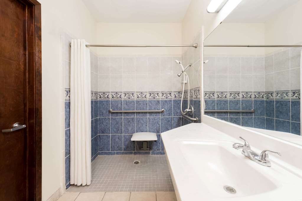 Super 8 by Wyndham Weslaco - photo 11