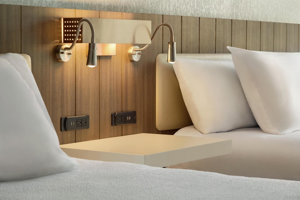Hilton Garden Inn Cleveland Airport - photo 13