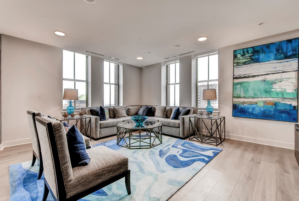Global Luxury Suites At Light Street - photo 28