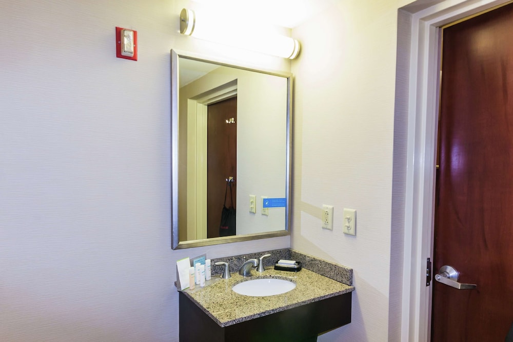 Hampton Inn Sturbridge - photo 5