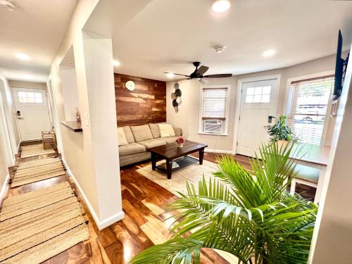 Ultra Modern Entire 3 Bedroom Apartment 5 min walk to the Beach — 4-Star Luxury Hotel in Wildwood, United States