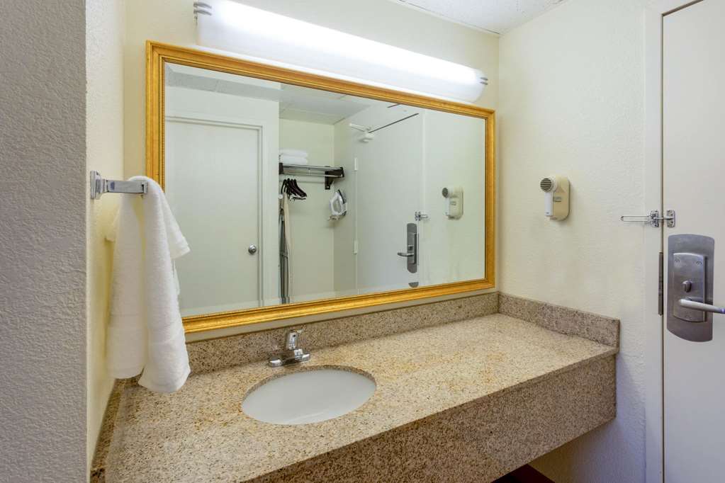 La Quinta Inn by Wyndham Minneapolis Airport Bloomington - photo 40