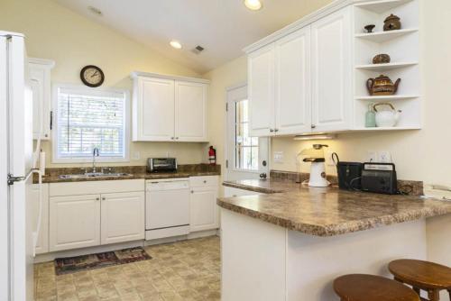 Island Delight by Oak Island Accommodations - photo 45