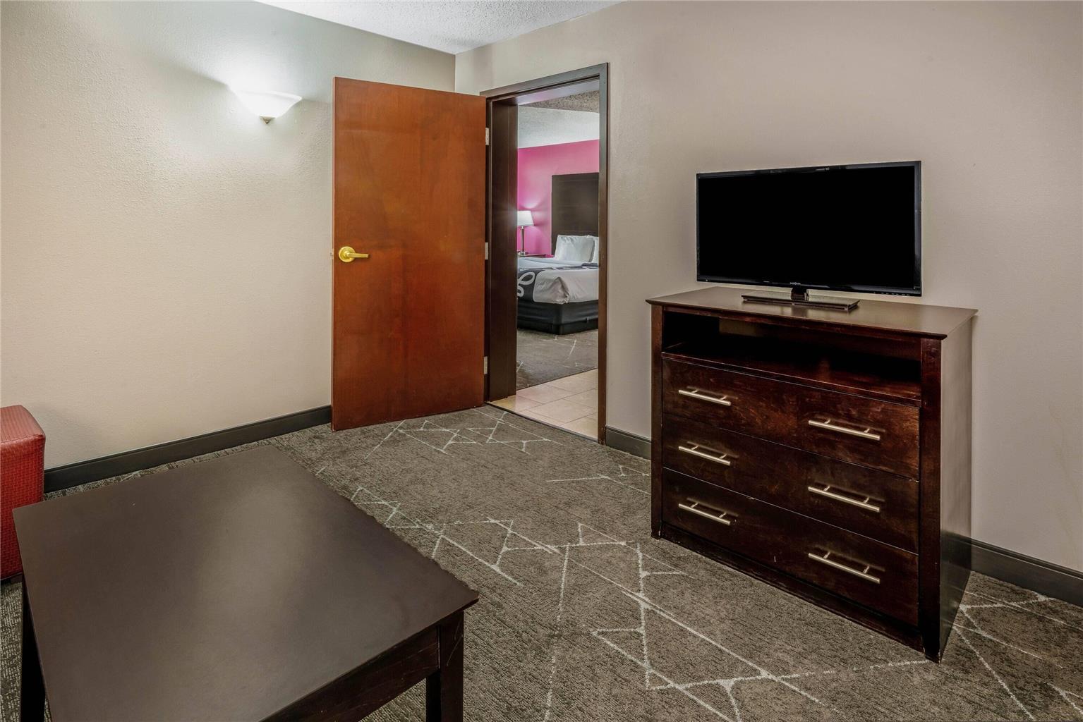 La Quinta Inn & Suites by Wyndham Dallas I 35 Walnut Hill Ln - photo 21
