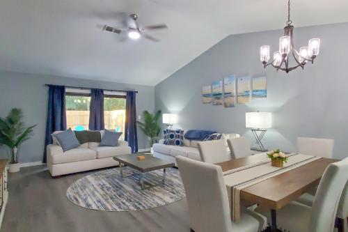 Water Street Beauty in Navarre, United States