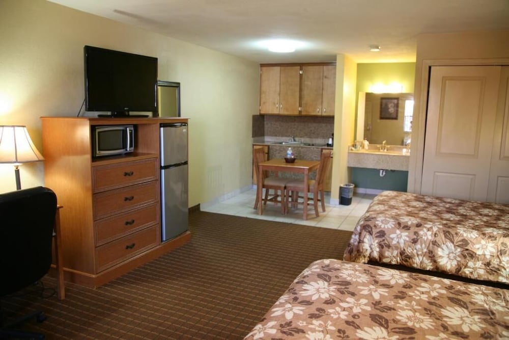 Coach Light Inn Brenham - photo 15