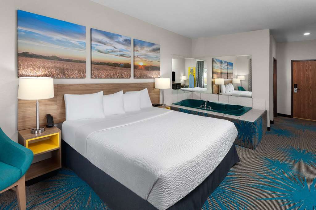 Days Inn & Suites by Wyndham Morris I 80 - photo 18