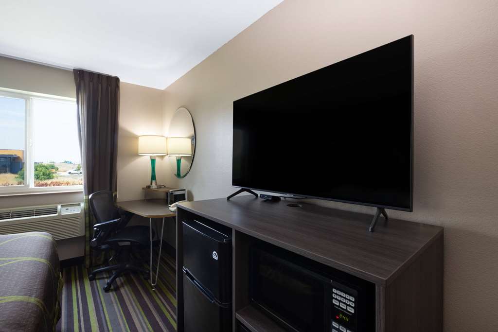 Super 8 by Wyndham Belgrade Bozeman Airport - photo 20