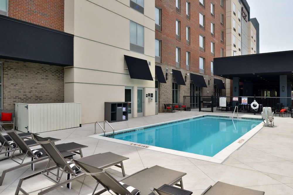 Hampton Inn & Suites Greensboro Downtown - photo 26