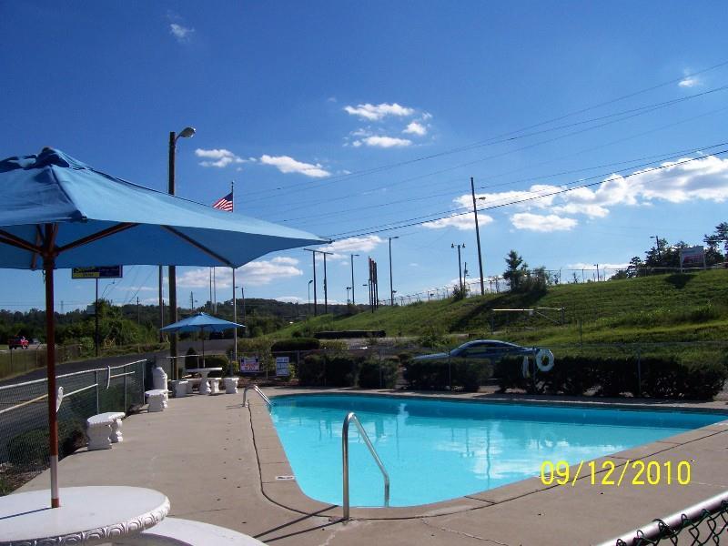 Scottish Inn Knoxville - photo 3