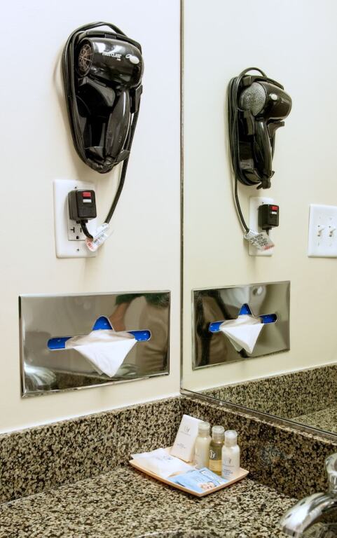 Magnolia Inn & Suites - photo 7