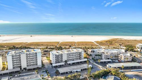 Crescent Royale Condominiums 2C — 4-Star Luxury Hotel in Siesta Key, United States