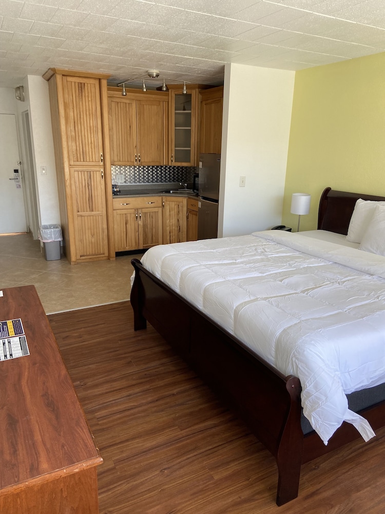 Ramada by Wyndham Butler Tesla Biohealing Resort - photo 16