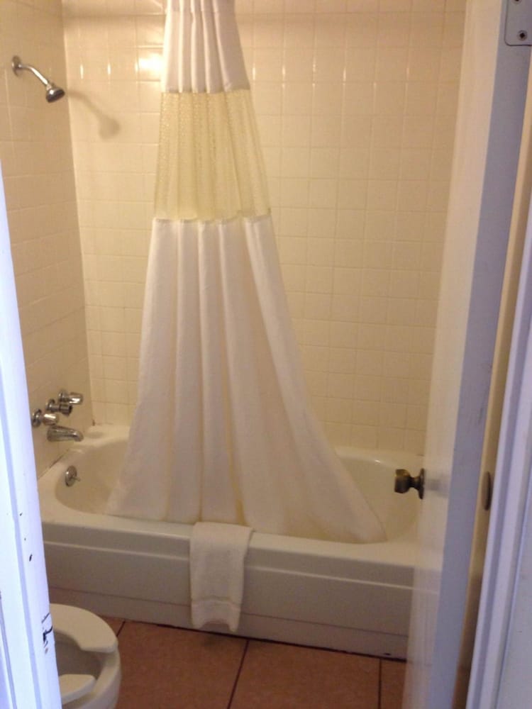 Sportsman Inn and Suites - photo 11