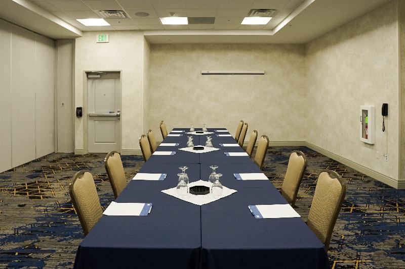 Holiday Inn Express & Suites Denver Aurora Medical Campus by IHG - photo 40