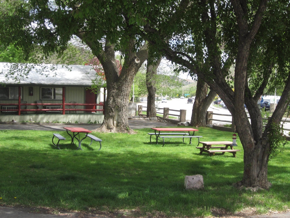 Wapiti Self Service Lodge - photo 38