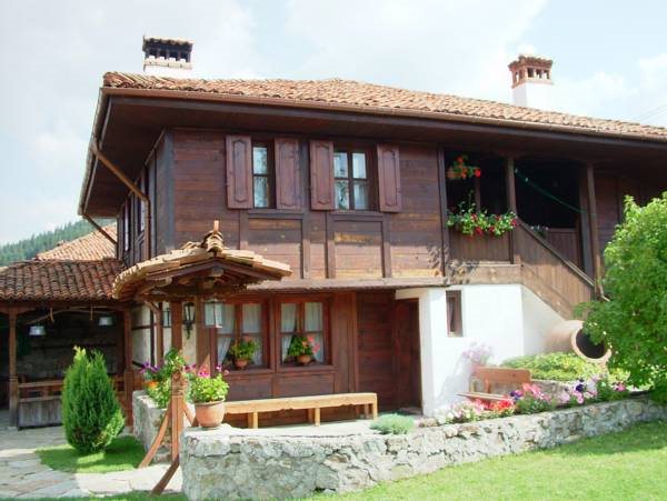 Hadji Neikovi Guest Houses — Koprivshtitsa